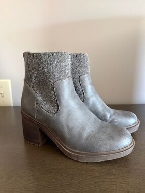 Buckle B-52 Women's Grey Ankle Boots with Wool Trim